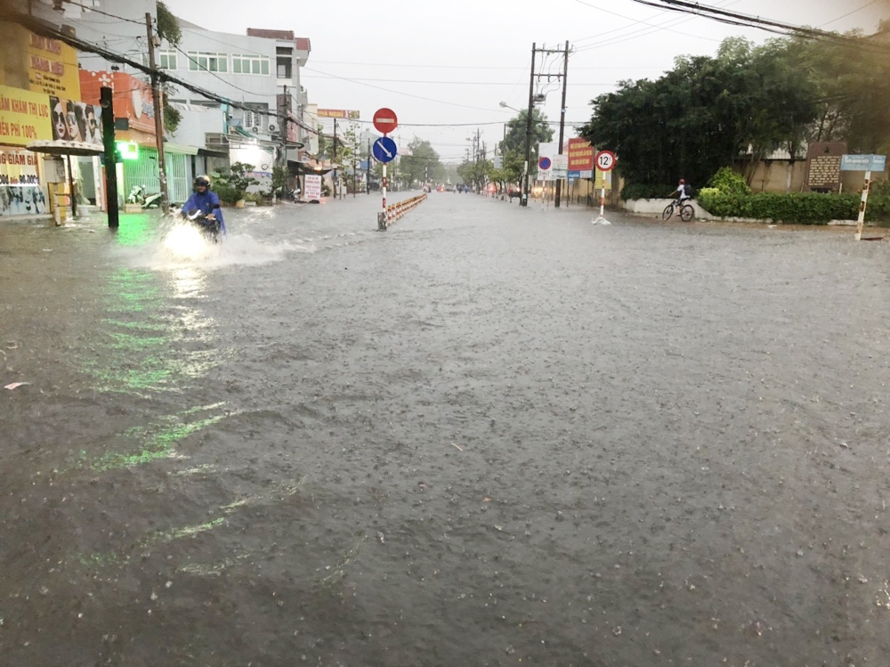 Cần Thơ: Nhiều tuyến đường bị ngập sau mưa lớn