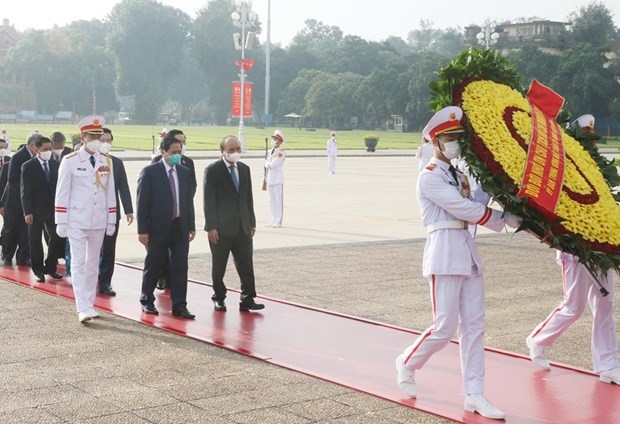 lanh dao dang va nha nuoc vao lang vieng chu tich ho chi minh