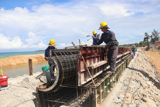 Quảng Ngãi: Dừng thi công xây dựng các công trình ven biển để phòng tránh bão số 5