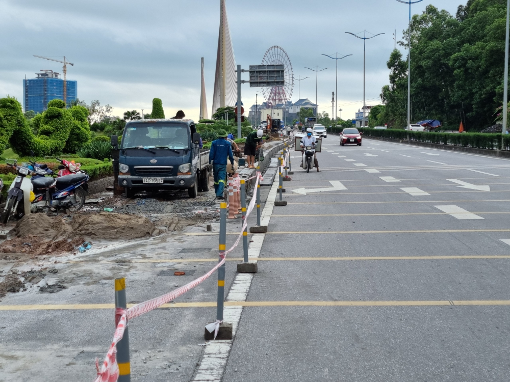 Quảng Ninh: Phân luồng xe thô sơ trên cầu Bãi Cháy