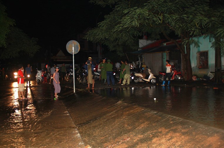 Thanh Hóa: Nước lũ tràn đê sông Bưởi, hàng nghìn hộ dân sơ tán trong đêm