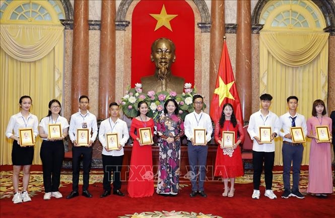 Phó Chủ tịch nước Đặng Thị Ngọc Thịnh gặp mặt đoàn học sinh, sinh viên giáo dục nghề nghiệp tiêu biểu