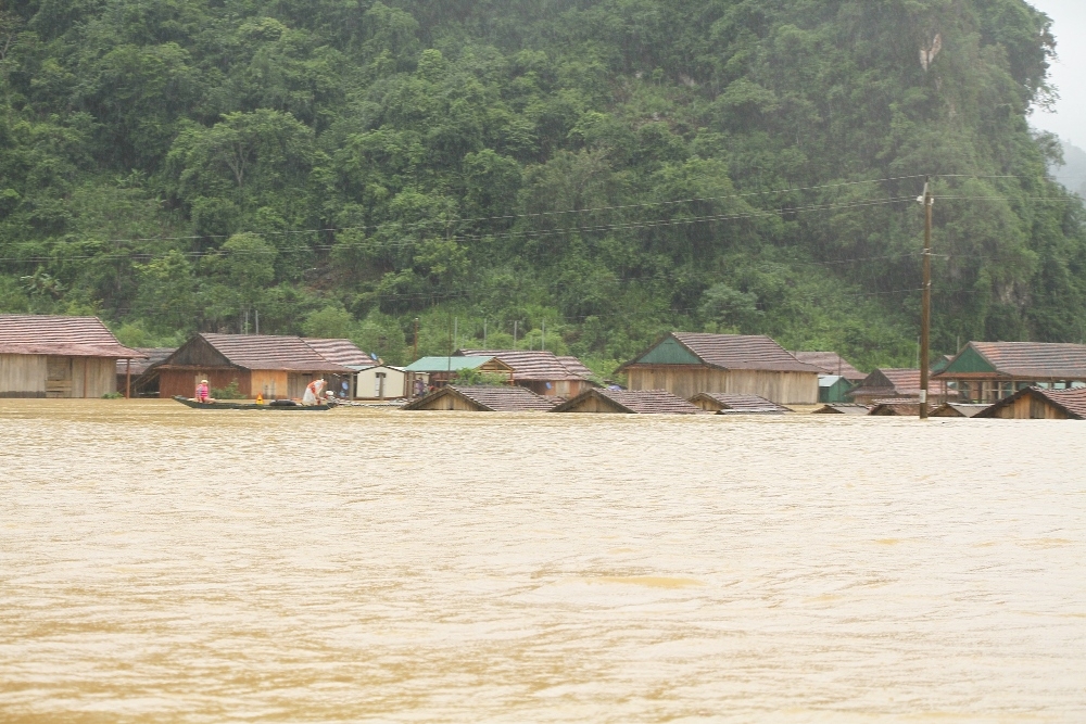 Quảng Bình: Hơn 12.600 ngôi nhà ngập chìm trong nước lũ