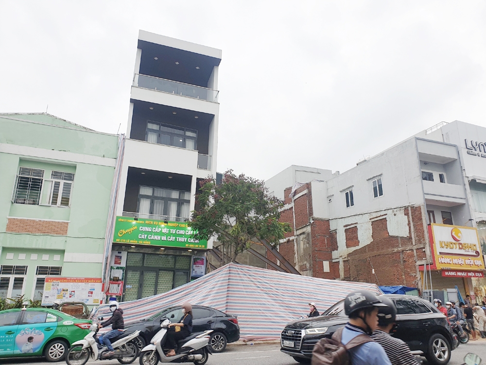 Đà Nẵng: Thi công công trình làm nghiêng nhà 4 tầng bên cạnh