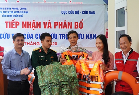 Thừa Thiên - Huế: Phân bổ hàng hóa hỗ trợ người dân khắc phục lũ lụt
