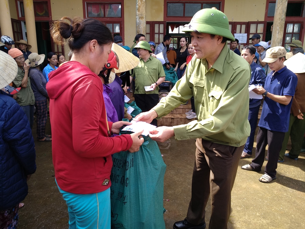Báo Xây dựng chung tay hỗ trợ đồng bào miền Trung bị thiệt hại do mưa lũ