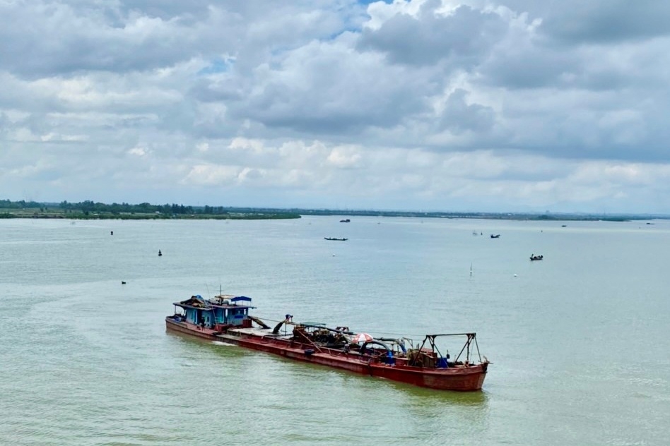 Quảng Trị: Bao giờ hoàn thành nạo vét khu neo đậu tàu, thuyền bến cá Cửa Việt?