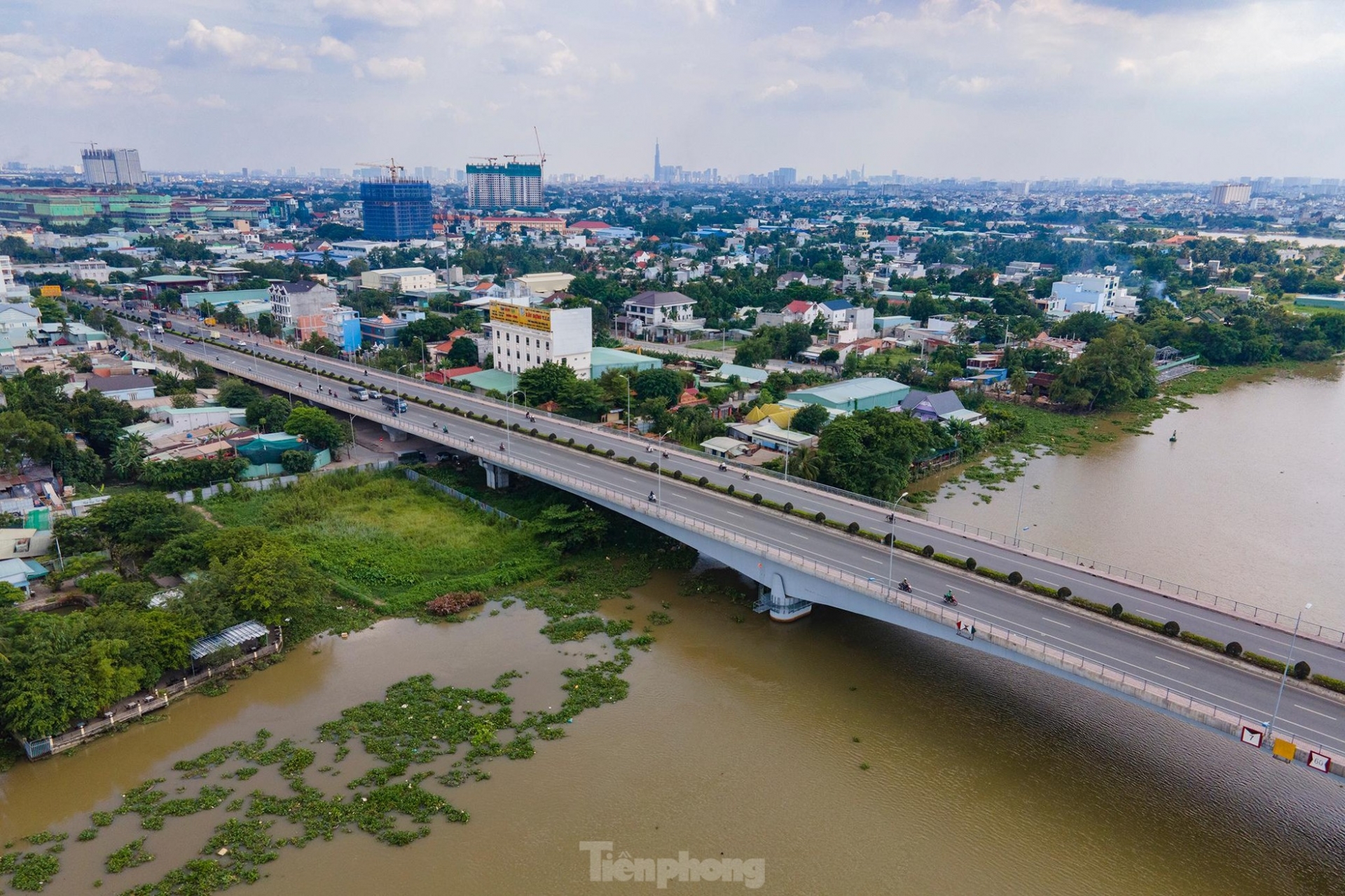 bay tren nhung cay cau vuot song sai gon