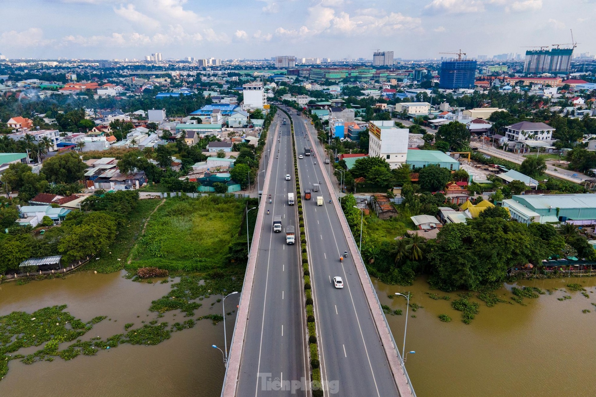 bay tren nhung cay cau vuot song sai gon