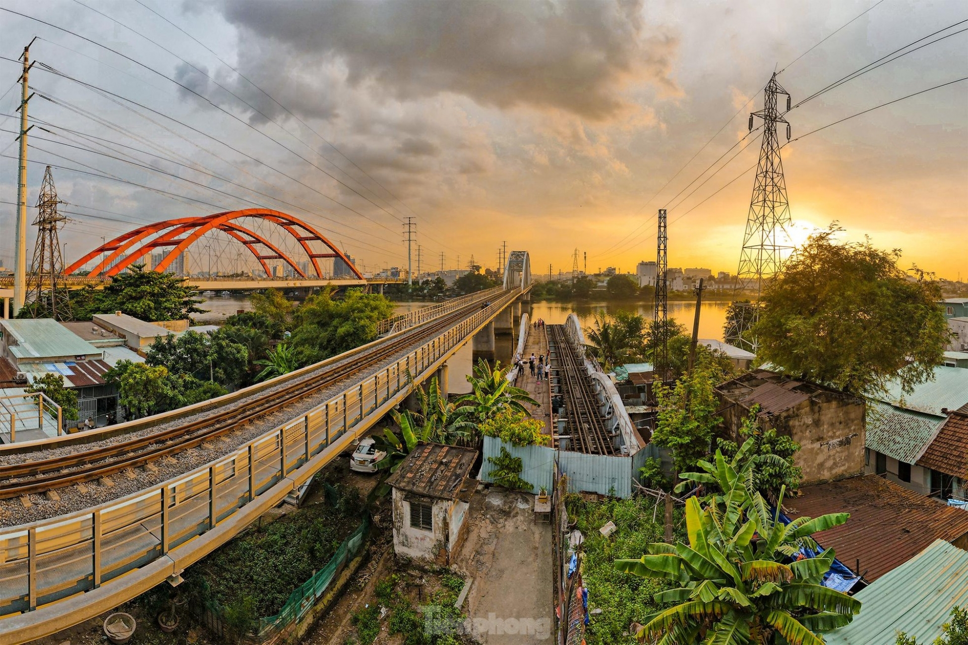 bay tren nhung cay cau vuot song sai gon