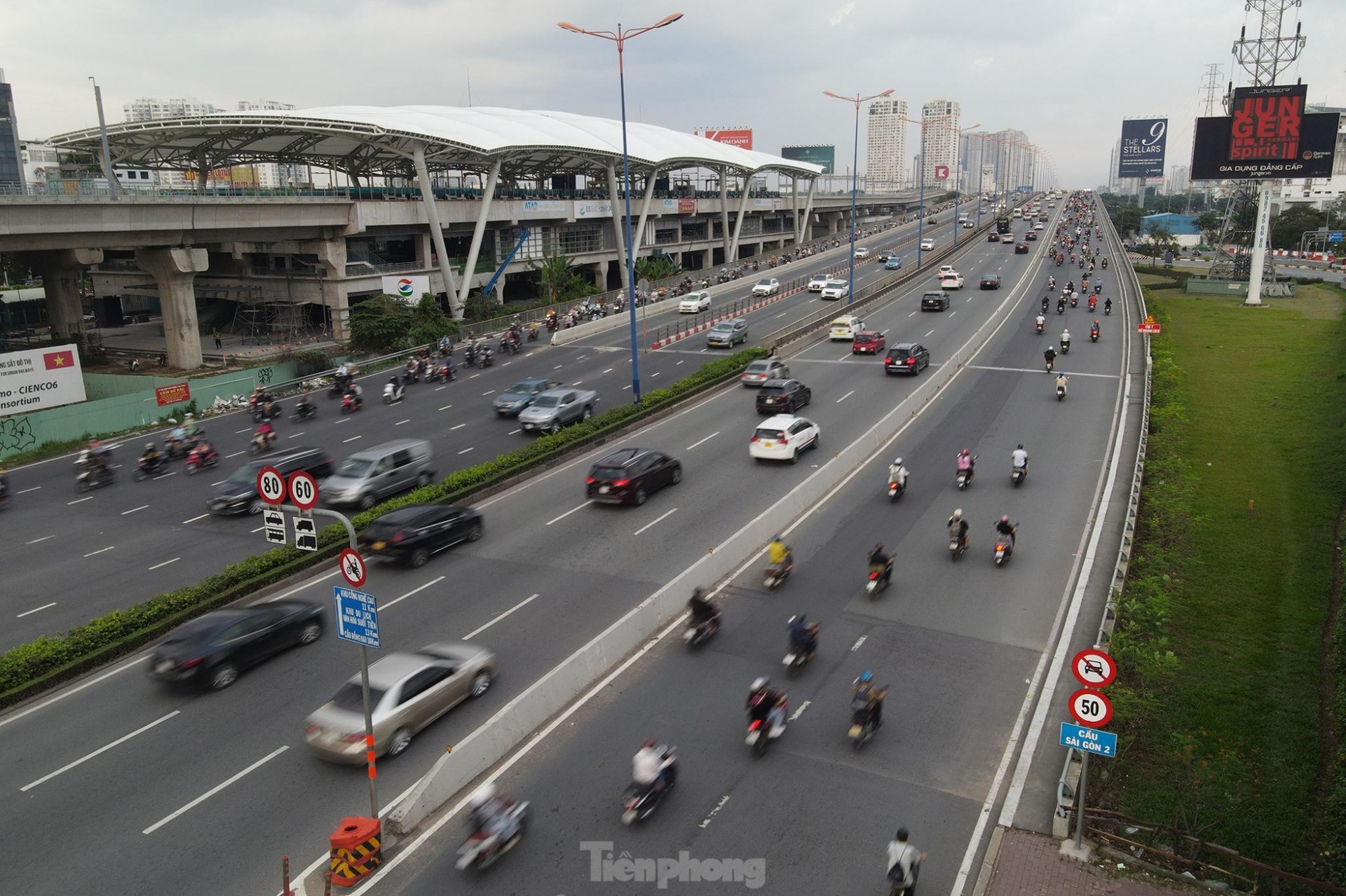 bay tren nhung cay cau vuot song sai gon