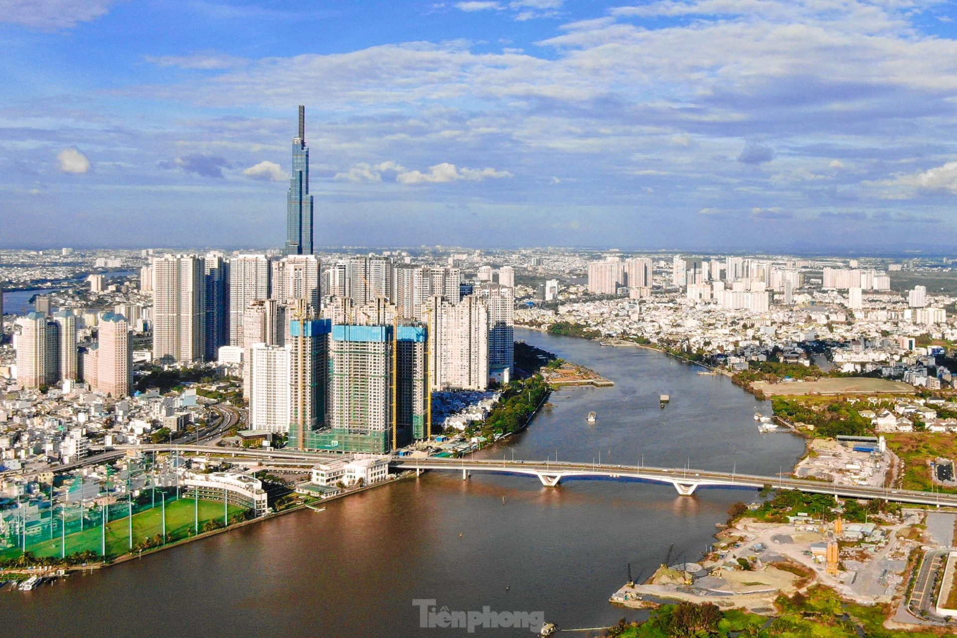 bay tren nhung cay cau vuot song sai gon