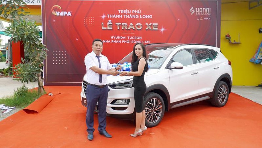Sơn Hà Nội trao xe Hyundai  Tucson cho khách hàng tại Bình Phước