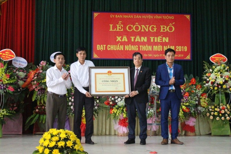 Vĩnh Tường (Vĩnh Phúc): Xã Tân Tiến đón bằng công nhận đạt chuẩn Nông thôn mới