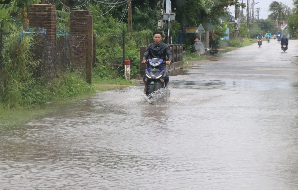 Áp thấp nhiệt đới suy yếu gây mưa to và rất to trên diện rộng
