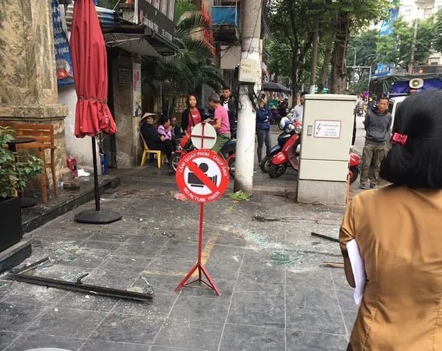 Hà Nội: Cửa kính tầng 6 của khách sạn rơi xuống vỉa hè, 3 người bị thương