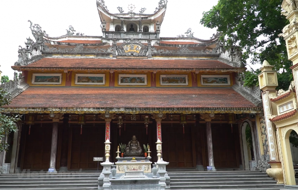 Thăm quan ngôi chùa cổ kính làng chài Võng Thị