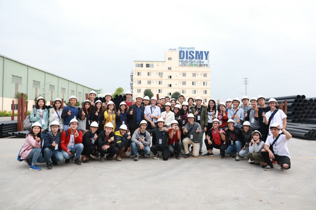 Sinh viên trường Đại học Xây dựng Hà Nội thăm quan thực tế nhà máy sản xuất Ống nhựa Dismy