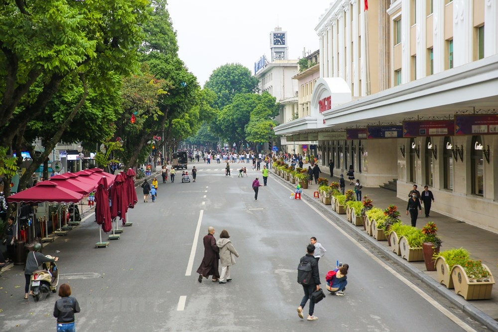 co mot ha noi khac la tu goc nhin tren xe buyt du lich 2 tang