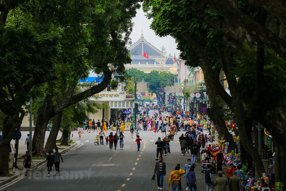 co mot ha noi khac la tu goc nhin tren xe buyt du lich 2 tang