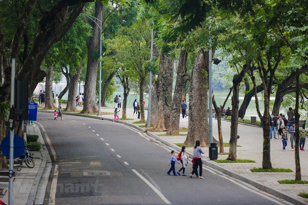 co mot ha noi khac la tu goc nhin tren xe buyt du lich 2 tang