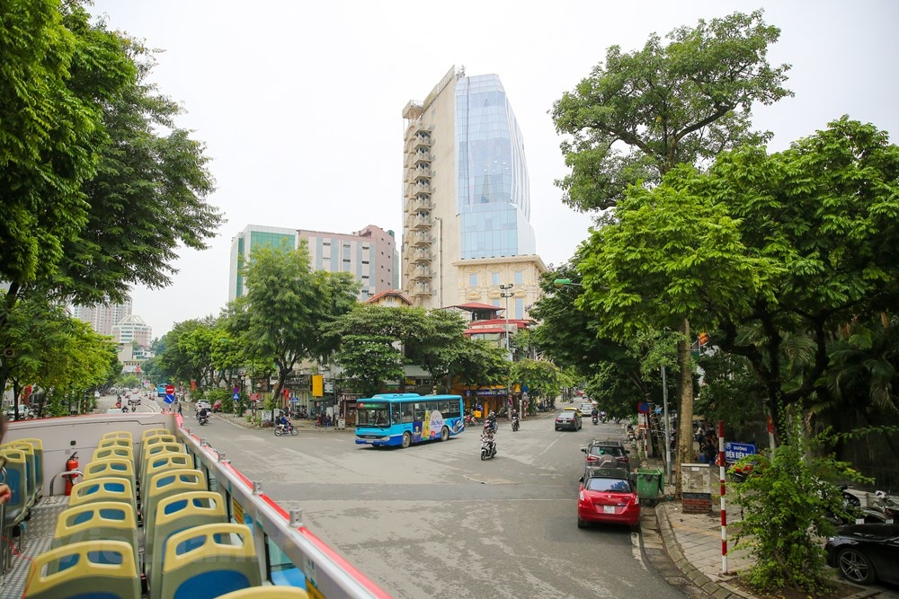 co mot ha noi khac la tu goc nhin tren xe buyt du lich 2 tang