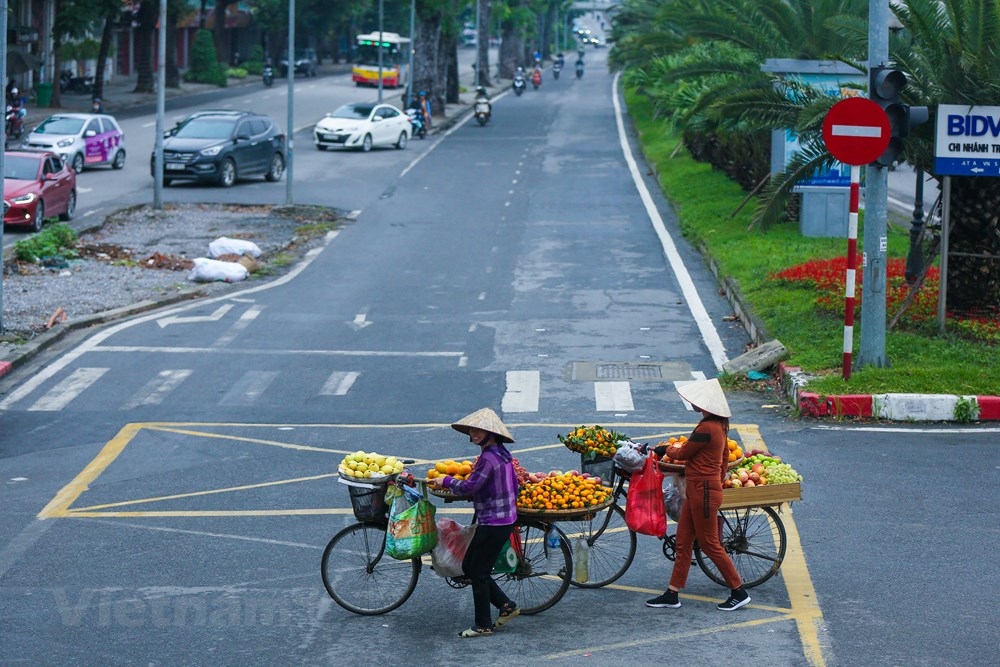 co mot ha noi khac la tu goc nhin tren xe buyt du lich 2 tang