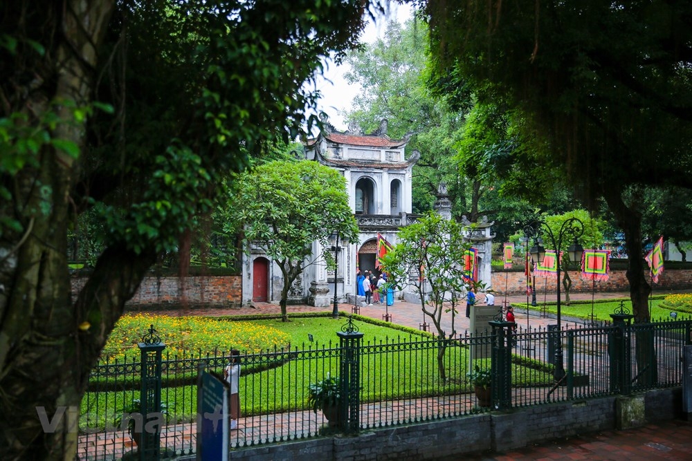 co mot ha noi khac la tu goc nhin tren xe buyt du lich 2 tang