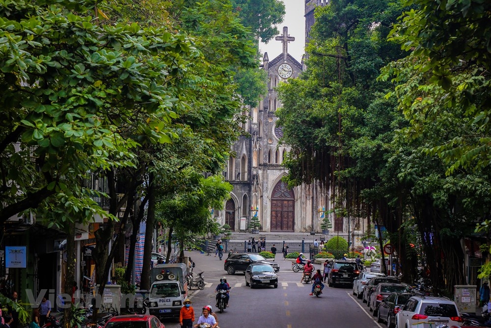 co mot ha noi khac la tu goc nhin tren xe buyt du lich 2 tang