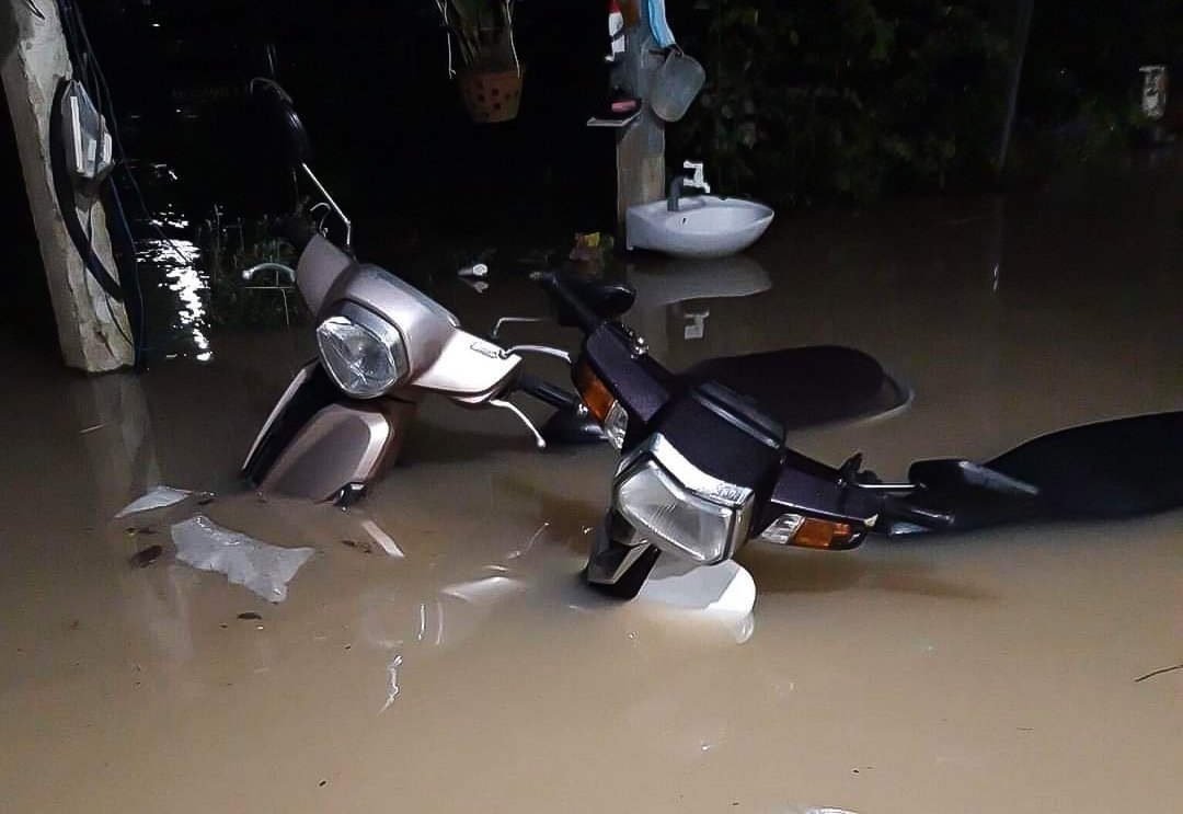 Quảng Ngãi: Nước dâng trong đêm gây ngập hàng trăm nhà dân