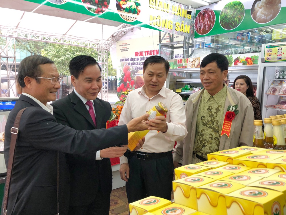 Khai trương gian hàng nông sản chủ lực Bắc Giang tại Hà Nội