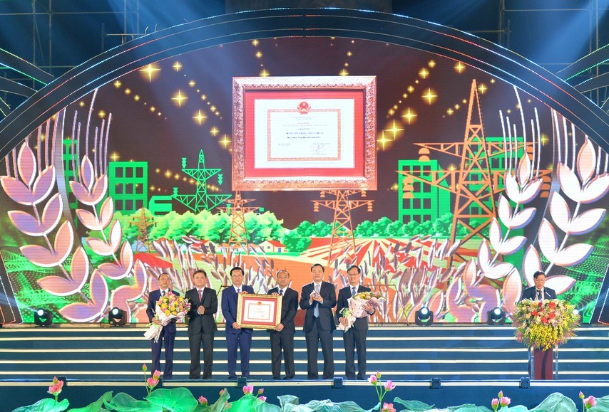 Yên Thành (Nghệ An): Công bố huyện đạt chuẩn nông thôn mới và đón nhận Huân chương Lao động hạng Ba