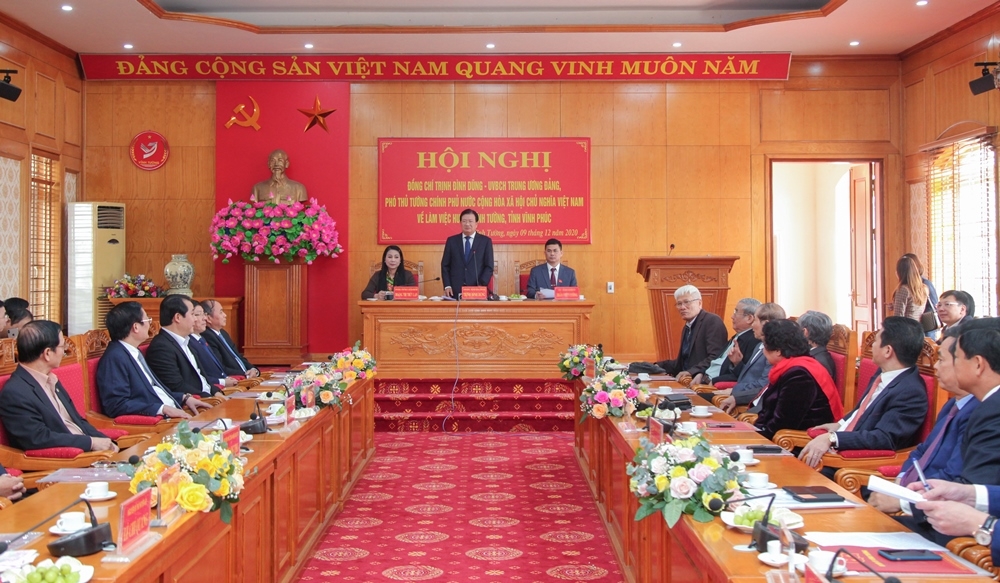 Phó Thủ tướng Trịnh Đình Dũng thăm và làm việc với huyện Vĩnh Tường