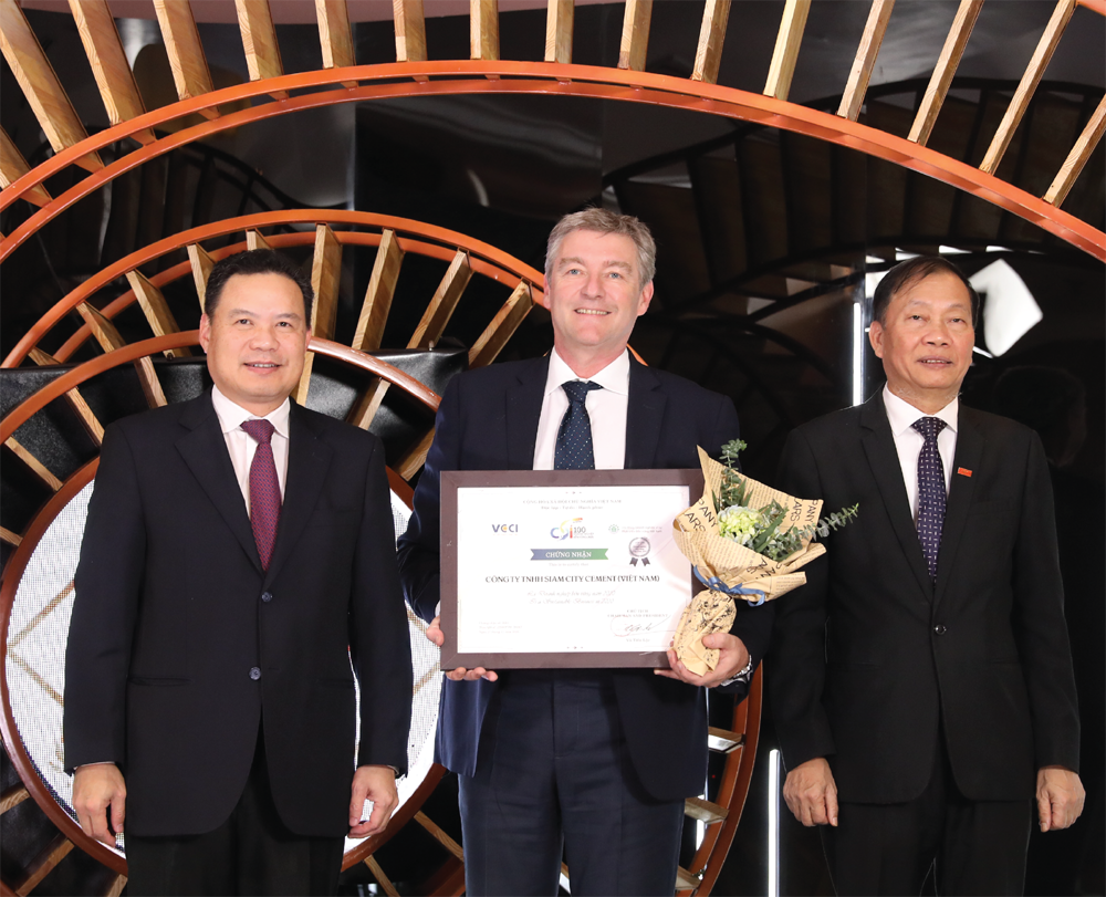 Xi măng INSEE Việt Nam lần thứ 05 liên tiếp vào Top 100 doanh nghiệp bền vững