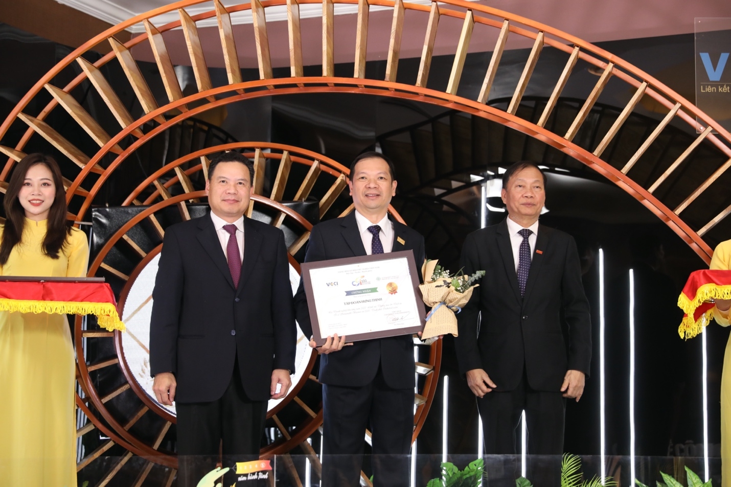 Hưng Thịnh lọt Top 10 doanh nghiệp bền vững tại Việt Nam 2020