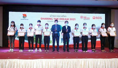 Quảng Bình: Tập đoàn SCG trao 50 suất học bổng cho học sinh, sinh viên