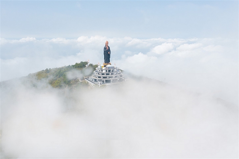 can canh tuong phat ba lon nhat chau a tai tay ninh