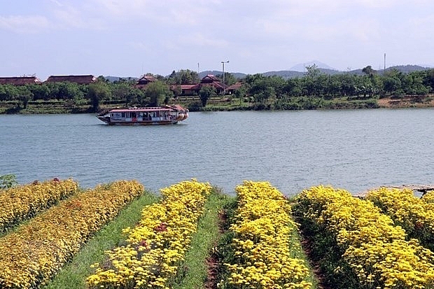 thuyen du lich tren song huong nhieu van de can duoc thao go