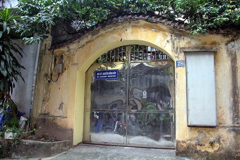 Ngôi biệt thự của vua Bảo Đại trên phố Ngọc Hà là điển hình của sự kết hợp các nét kiến trúc phương Tây và Việt Nam. 