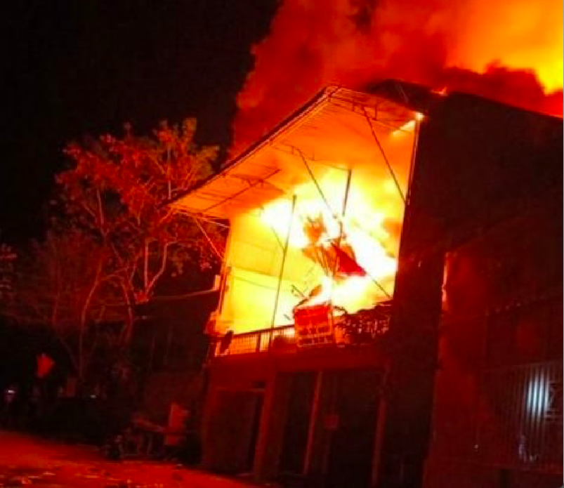 Kỳ Sơn (Nghệ An): Cháy lớn trong đêm thiêu rụi căn nhà gỗ tiền tỷ