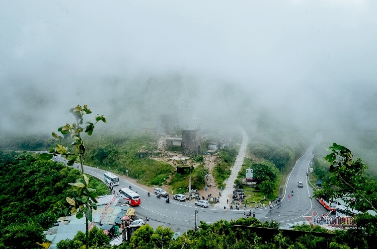 hinh anh dai trung tu thien ha de nhat hung quan tren dinh deo hai van