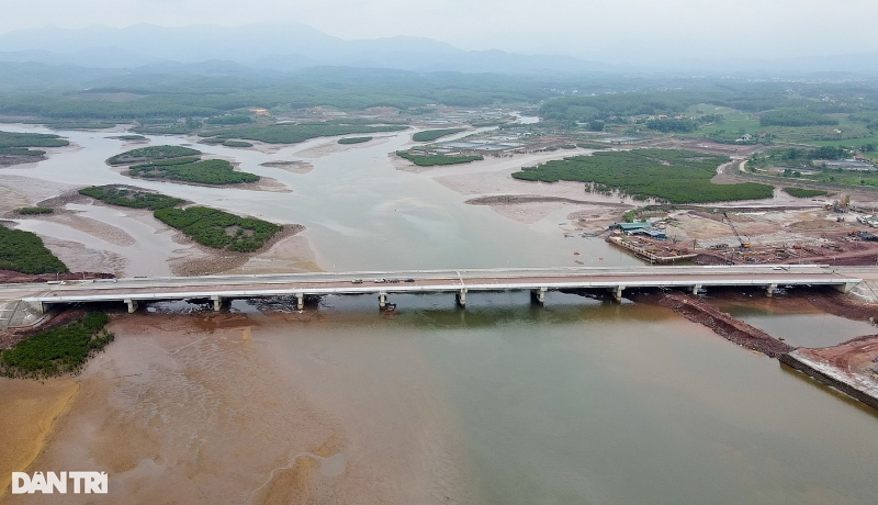 chiem nguong cau vuot bien 800 ty dong dai nhat tinh quang ninh