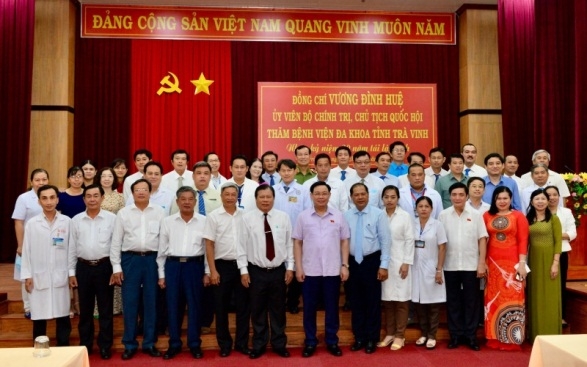 Chủ tịch Quốc hội thăm Bệnh viện Đa khoa tỉnh Trà Vinh