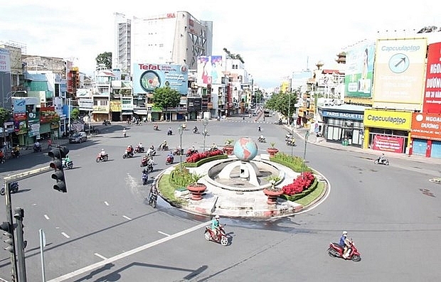 kinh te tphcm tro lai tang truong phuc hoi va tao buoc di vung chac