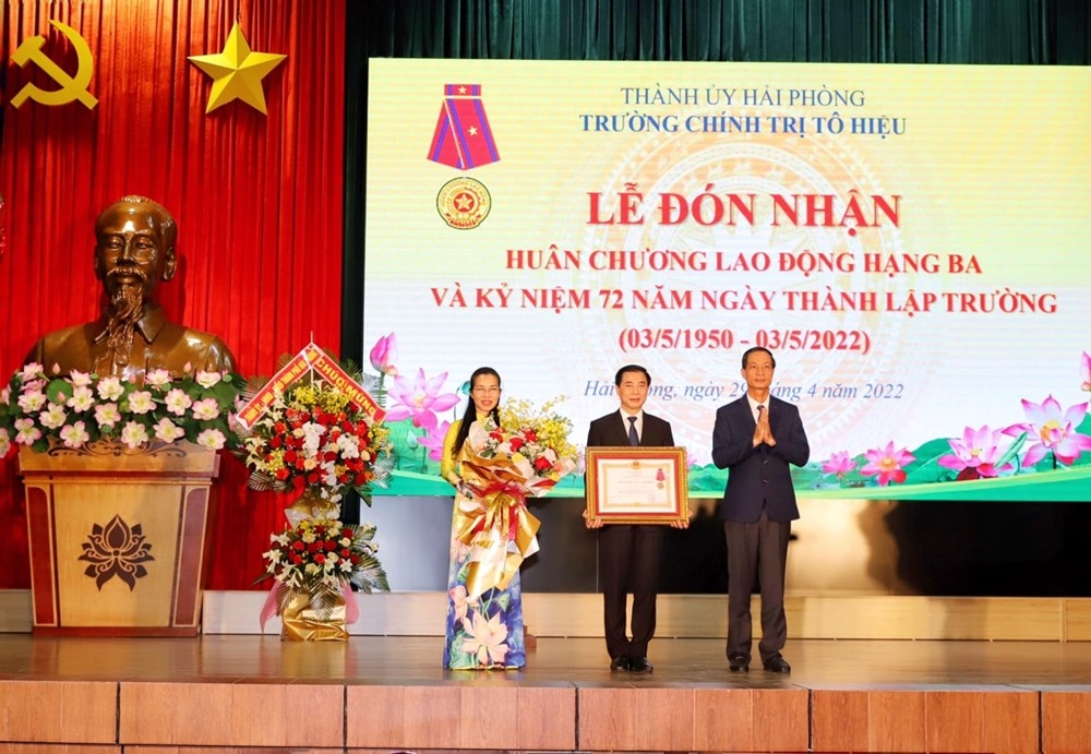 Hải Phòng: Trường Chính trị Tô Hiệu đón nhận Huân chương Lao động hạng Ba