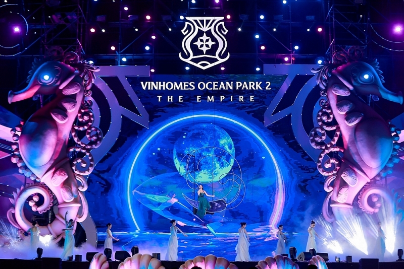 man nhan voi man ra mat ruc ro cua to hop bien tao song tai vinhomes ocean park 2 the empire