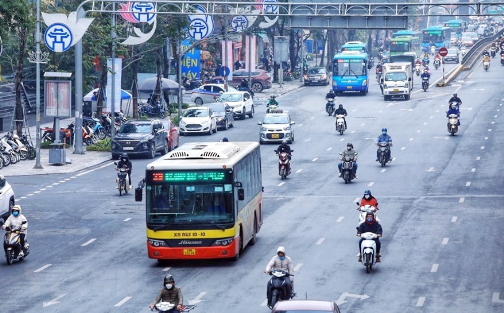 Hà Nội: Lượng khách sử dụng phương tiện vận tải công cộng tăng trở lại