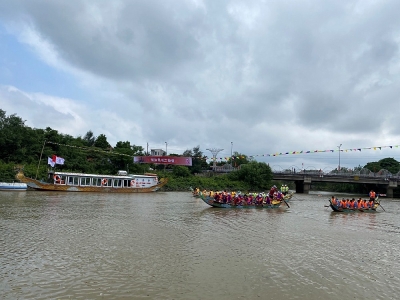 Hà Tĩnh: Tổ chức lễ hội đua thuyền chào mừng 132 năm ngày sinh Chủ tịch Hồ Chí Minh