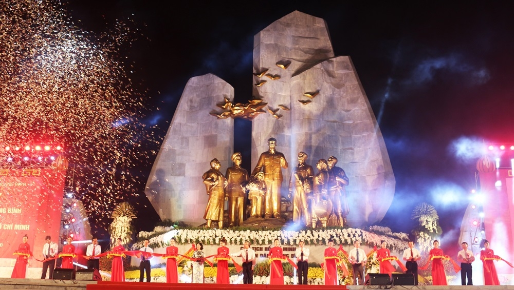 Khánh thành công trình tượng đài Chủ tịch Hồ Chí Minh tại tỉnh Quảng Bình
