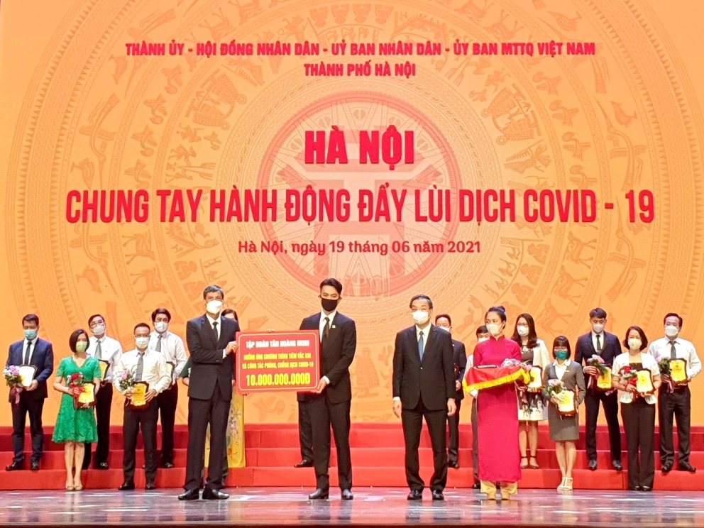 tap doan tan hoang minh ung ho 20 ty dong quyet tam cung thanh pho ha noi day lui dich covid 19